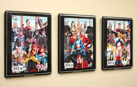 COMIC BOOK SHOWCASE - CURRENT - UV